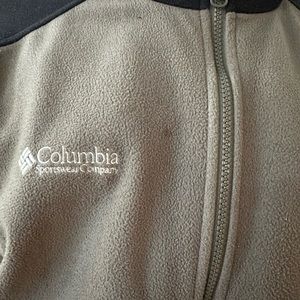 Columbia fleece xl.  Can be worn by men or women
